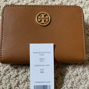 NEW Tory Burch Robinson zipper small wallet
